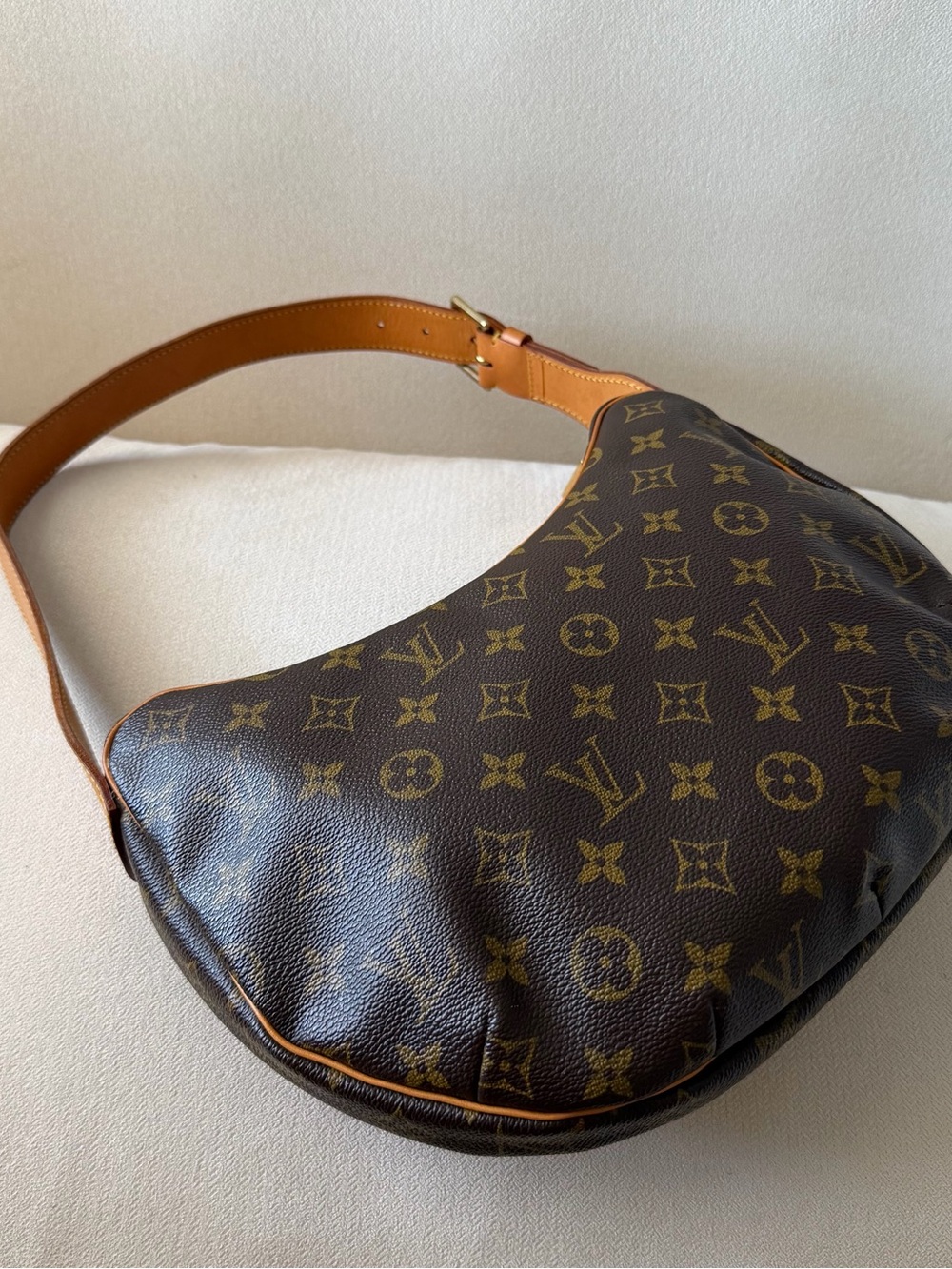 Louis Vuitton Monogram Croissant MM Shoulder Bag - Picture 3 of 6